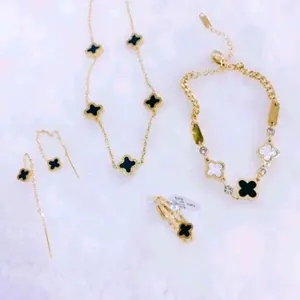 Set Perhiasan Kalung Gelang Anting dan Cincin Titanium  Wanita Model Bunga Hitam Anti Karat Titanium