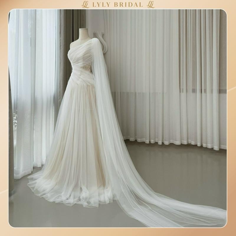 Váy cô dâu đi bàn xếp ly tay voan rê hy lạp dài Cao Thiên Trang