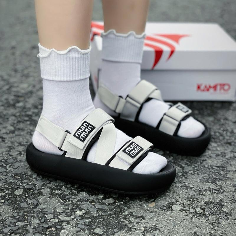 Giày Sandan học sinh  chữ Z xinh xắn , đế cao 3cm ,mẫu  chuẩn  size ,chân quai có may viền xung quanh chất chấn .