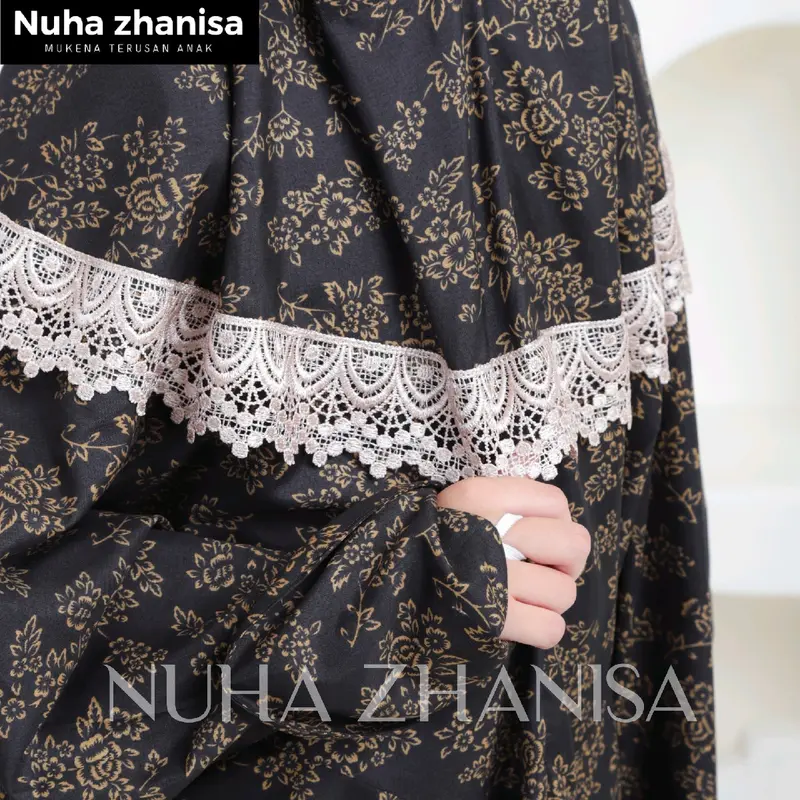 mukena terusan anak  usia 3-12 tahun ,bahan katun foil Mukenah Cantik Motif Renda  Simple Mewah d sertai renda ziper hitam 4