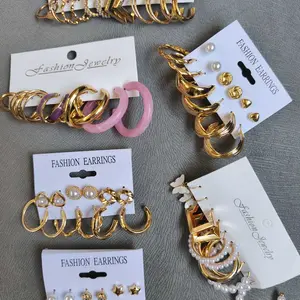 Anting Hoop Geometri Wanita, Set Anting Emas Retro dengan Mutiara, Gaya Audrey Hepburn