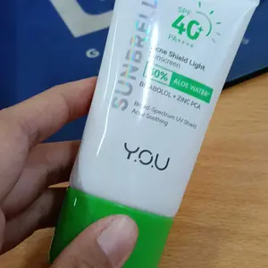 [ACNE NEW LAUNCH] YOU Acne Shield Light Sunscreen SPF40+ PA++++ Tabir Surya Oil Control untuk Kulit Berjerawat Sensitive Acne Skin Friendly Ringan UVA UVB Blue Light Skincare Sunblock Tidak Berminyak All Skin Type