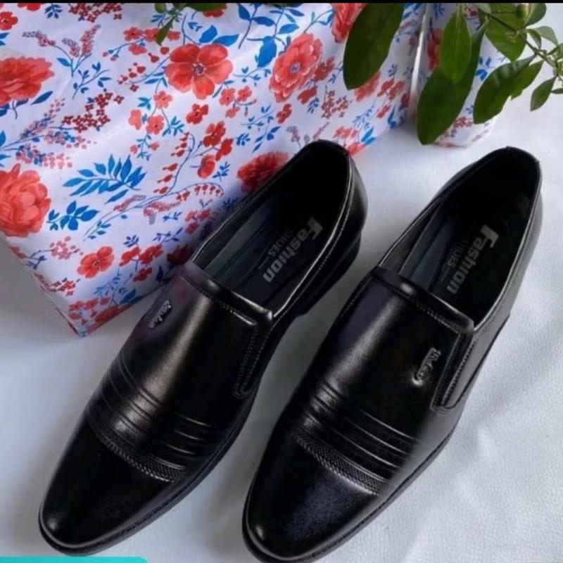 Giày nam mũi nhọn da bò thật  đế cao 2 cm , chỉ dù khâu xuyên đế chắc chắn , thiết kế trẻ trung bảo hành 1 năm