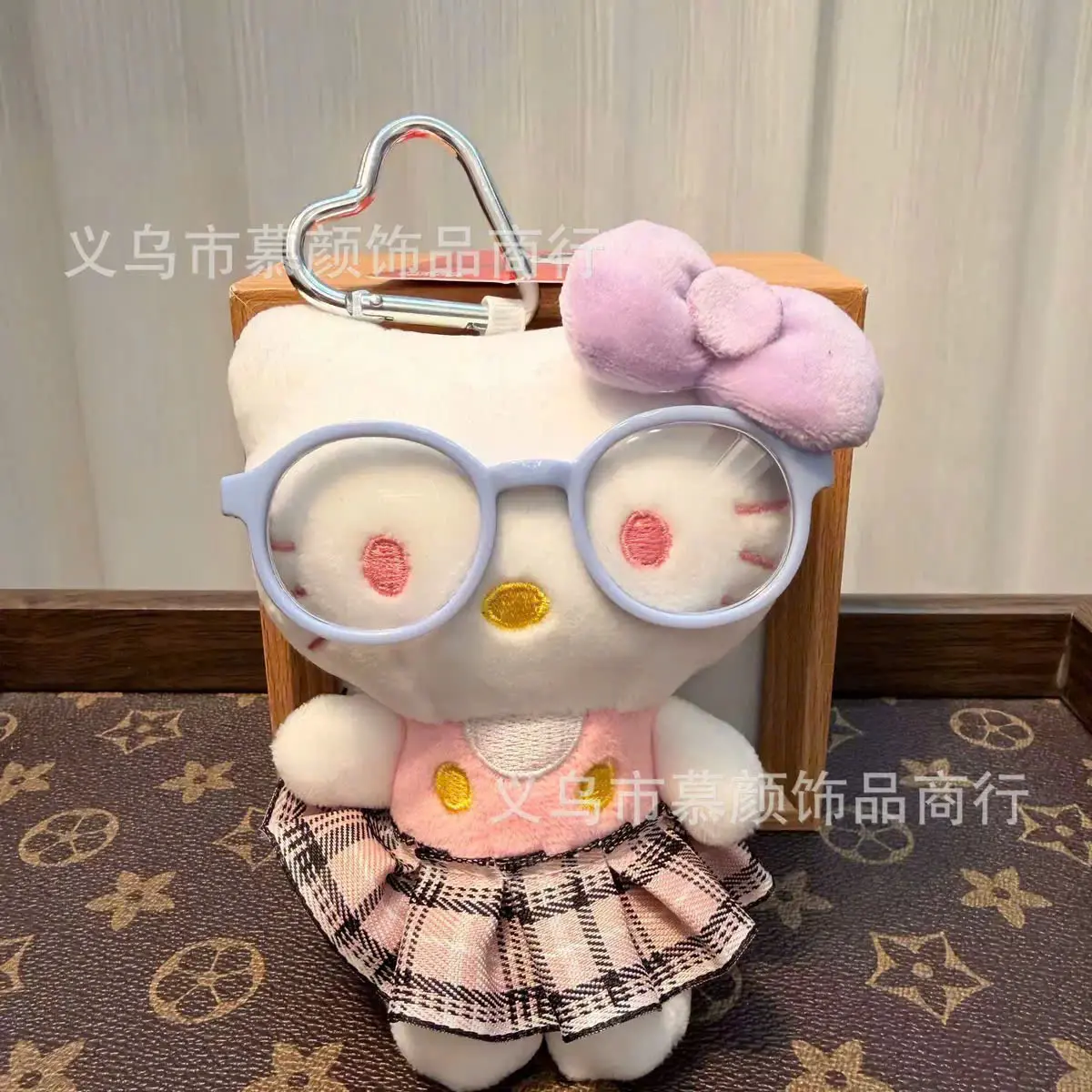 Kitty nơ kính tím