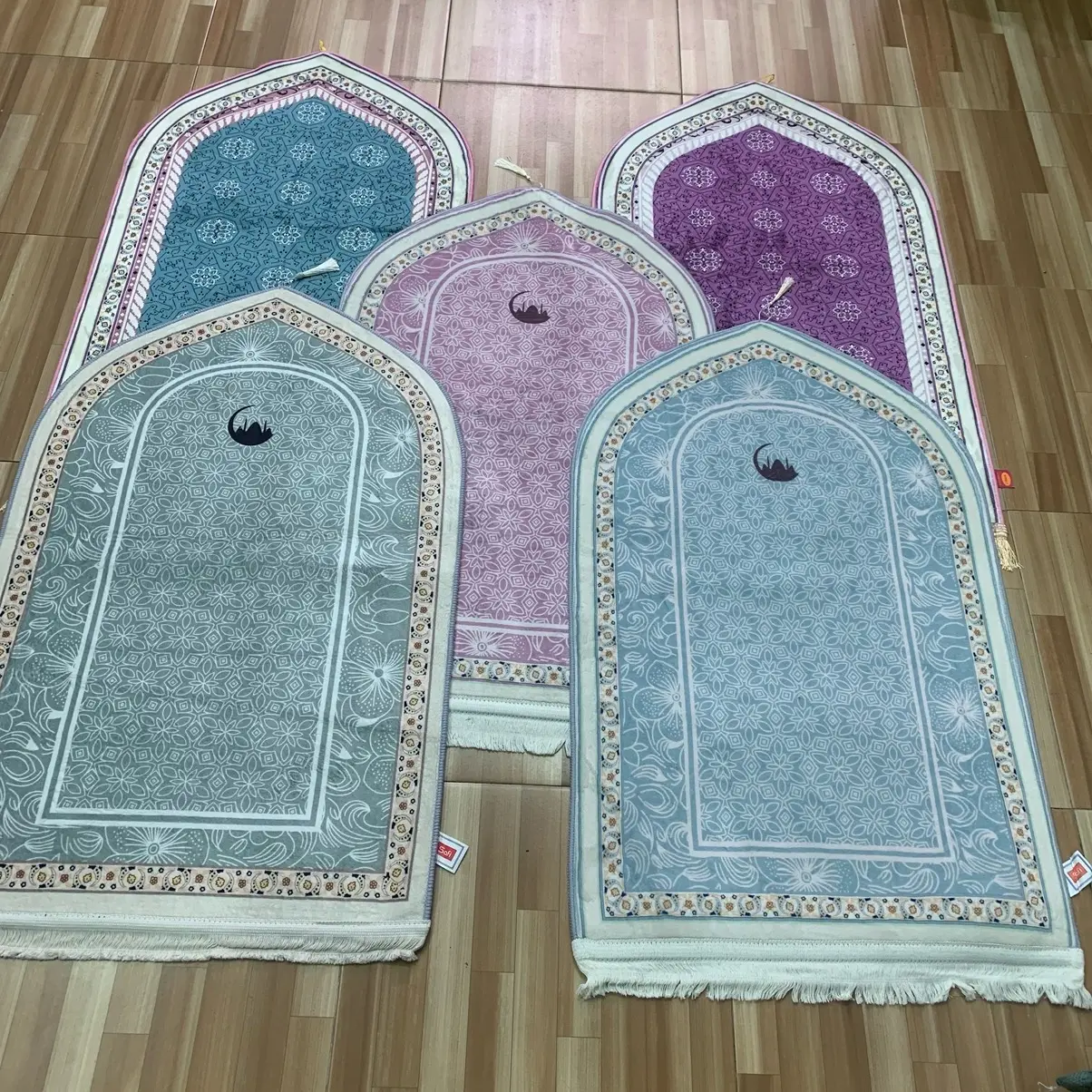 Sajadah Cutting Kubah Motif Anti Slip Ukuran Standar Besar Bulu Putih Rumbai Tebal Muslim Turki Haji Umroh Lembut Nyaman silky polyester cuci kering