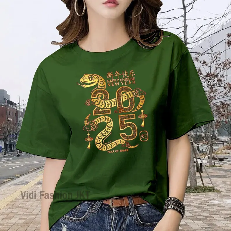 KAOS IMLEK SHIO ULAR 2025 / BELI 3 GRATIS HEADSET EXTRA BAS / KAOS GONG XI FA CAI 2025 SHIO ULAR / KAOS WANITA / KAOS PRIA / KAOS DISTRO / KAOS WANITA KEKINIAN / KAOS OBLONG / BLUS / T-SHIRT / KAOS WANITA DEWASA / KAOS KATUN COMBED BAHAN ADEM BAHAN TEBAL 4