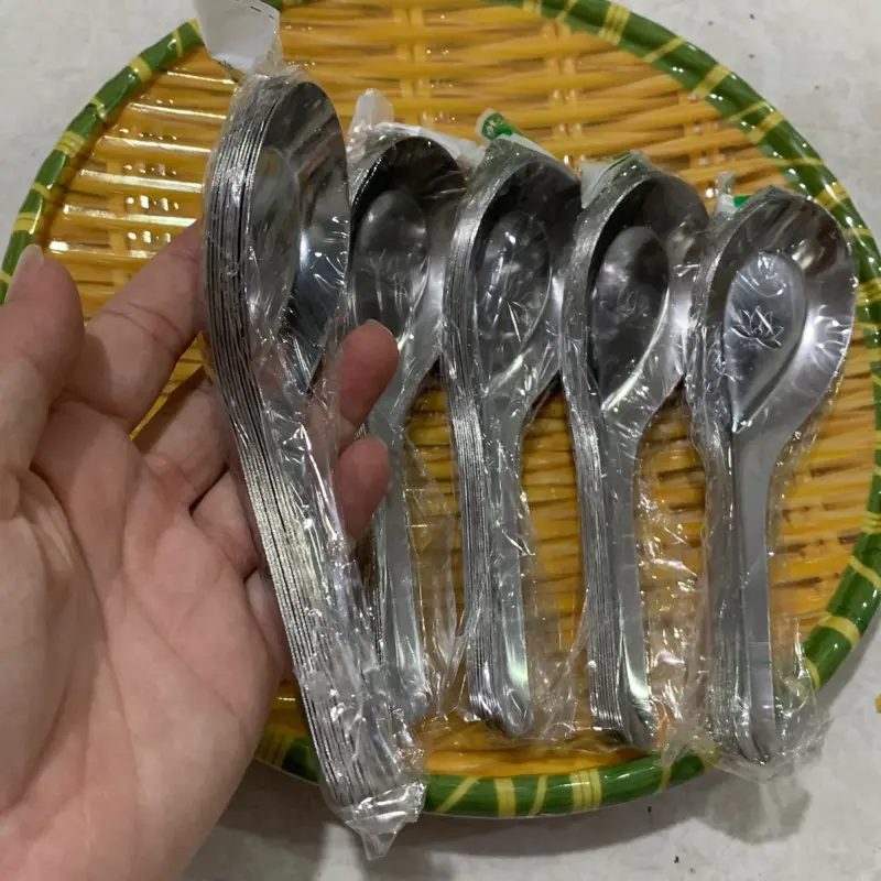 50 cây muỗng canh vuông mẫu bông sen dài 15cm 1