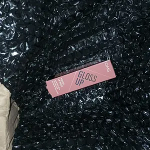OMG OH MY GLAM Gloss Up Tinted Lip Balm 3.5 g – Hydrating Color Butter Lip Balm, Warna Intens, Tahan Lama Hingga 8 Jam, Tidak Lengket