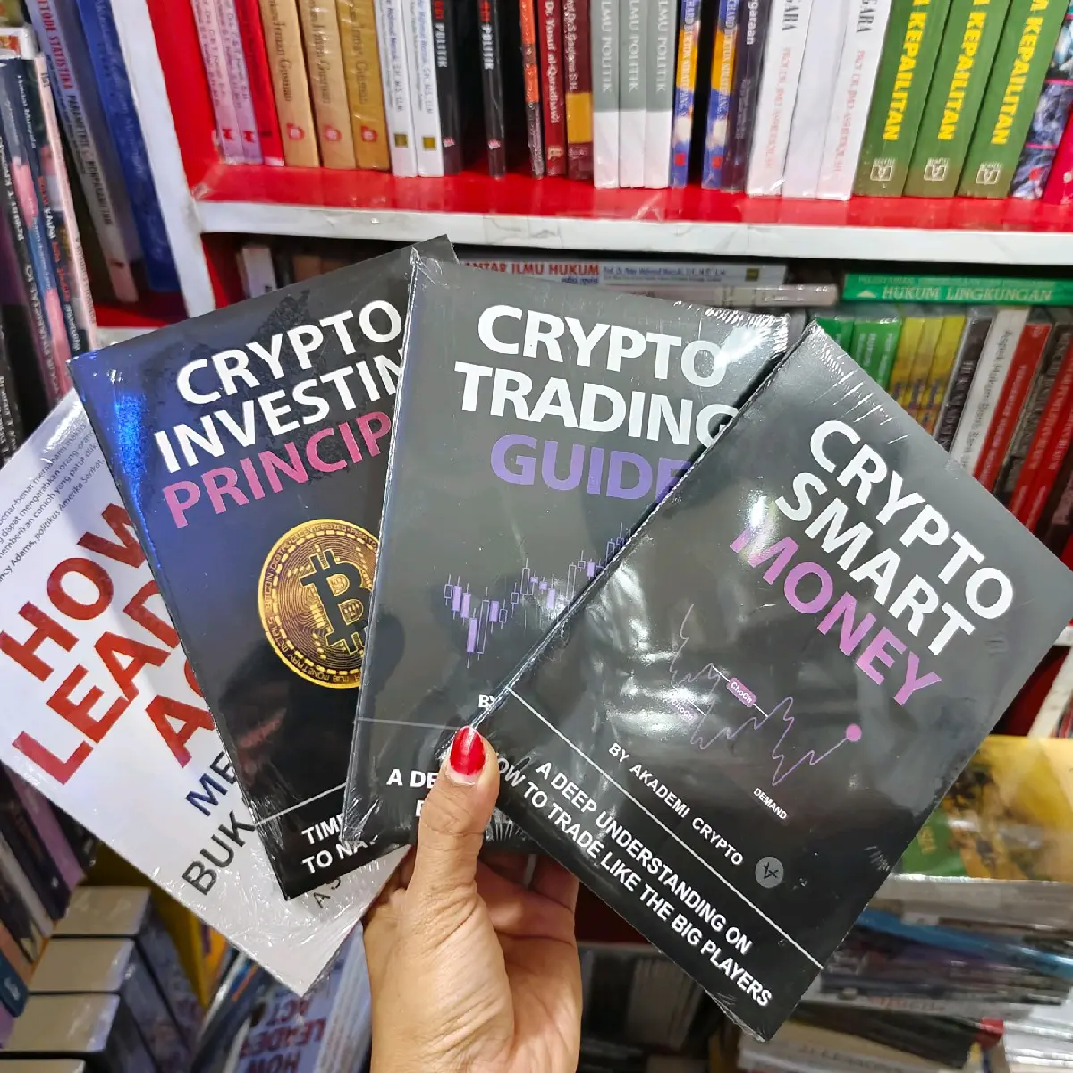paket 4 buku,how leader act, crypto investing principle, crypto trading guide, crypto smart money. langsung dapat 4 buku.