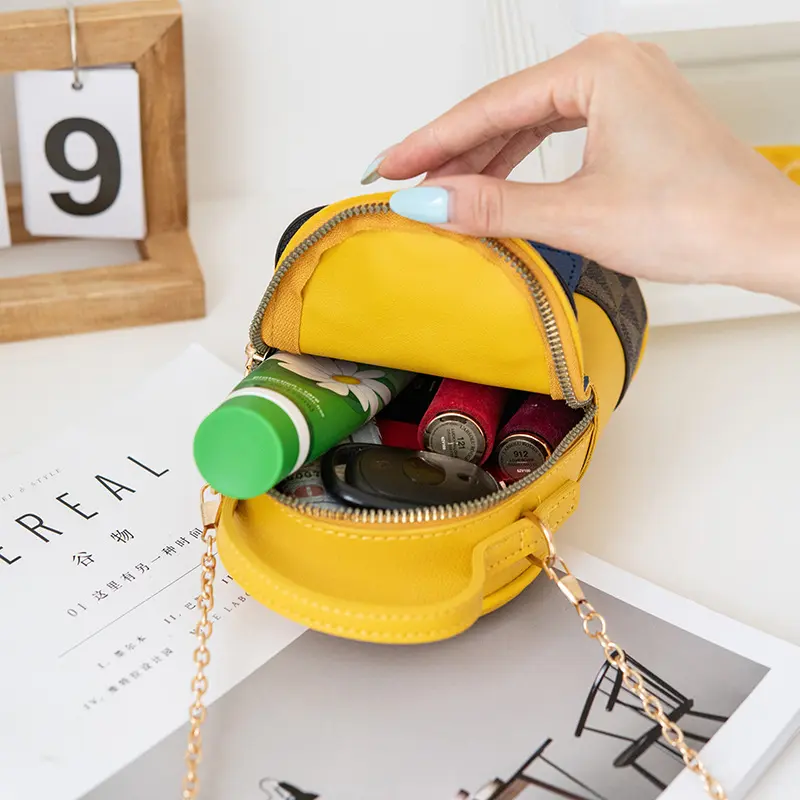 Tas selempang wanita- Minion bag 2