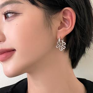 EAR PARTNER-モネの庭 通花 フレンチピアス フープ 高級感ピアス レディースピアス（eh-3512）