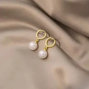 anting wanita anting mutiara Indah dan berharga