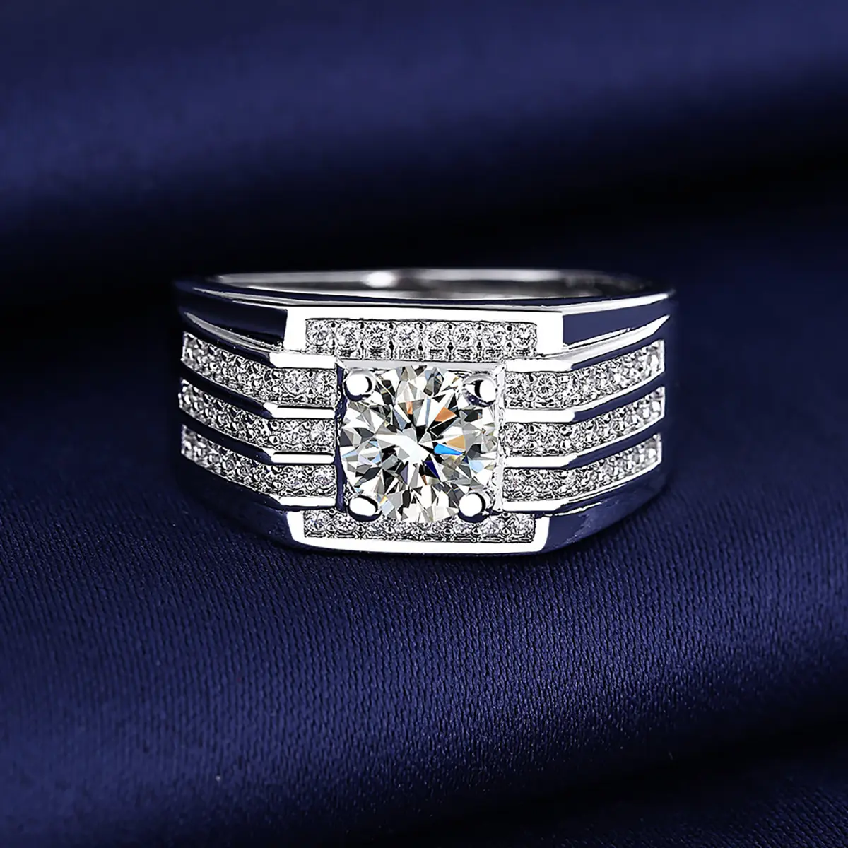 Fashion Mewah Cincin Berlian Penuh Pria Perak Mengkilap Bulat Zirkonia Buatan Pesona Elegan Pertunangan Pernikahan Aksesoris Cincin Pria Ring