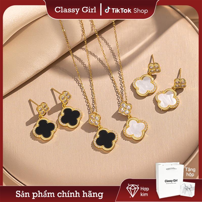 【 Mua 1 tặng 1 Bộ bông tai vòng cổ cỏ bốn lá may mắn chuỗi xương đòn vàng mạ titan thép không mất màu nhẹ sang trọng thanh lịch phụ kiện thời trang khí chất đồ trang sức nữ linh hoạt—Classy Girl