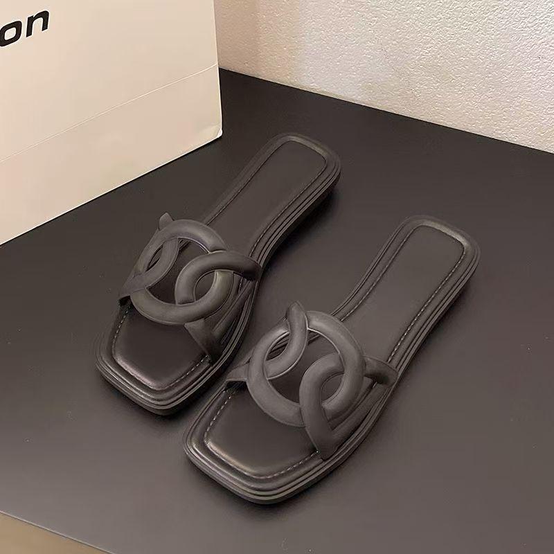 ‌Sepatu sandal plat pipih model 2025 sole lembut pantai nyaman serba bisa dipakai outdoor anti licin desain berlubang-berlubang ventilasi kepala kotak