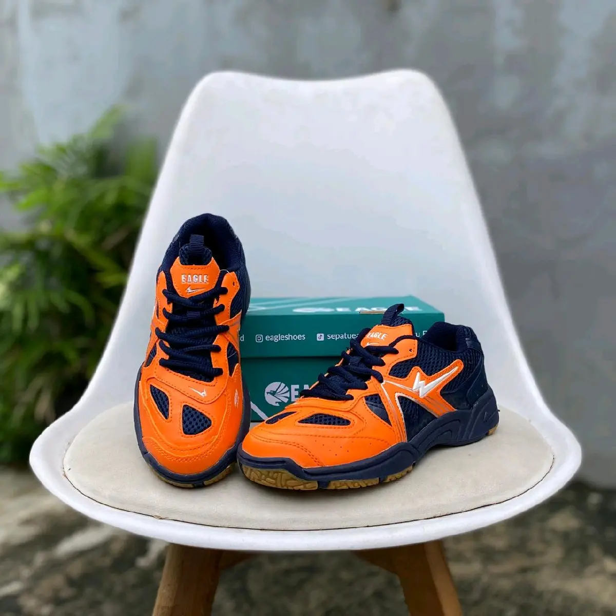 Sepatu Badminton Anak Eagle Size 32-36 Berkualitas dengan Bunyi Cit-Cit Khas Bulutangkis