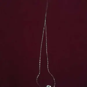 Kalung Titanium Wanita Sederhana Sehari-hari dengan Liontin Berlian