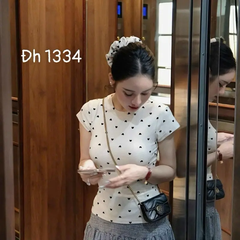 Áo thun tim kèm dây buộc tóc iuu quá thuii  Hàng qc hình tim nhung nổi nha ạ