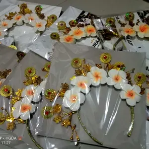 mahkota bunga kamboja (aksesoris)