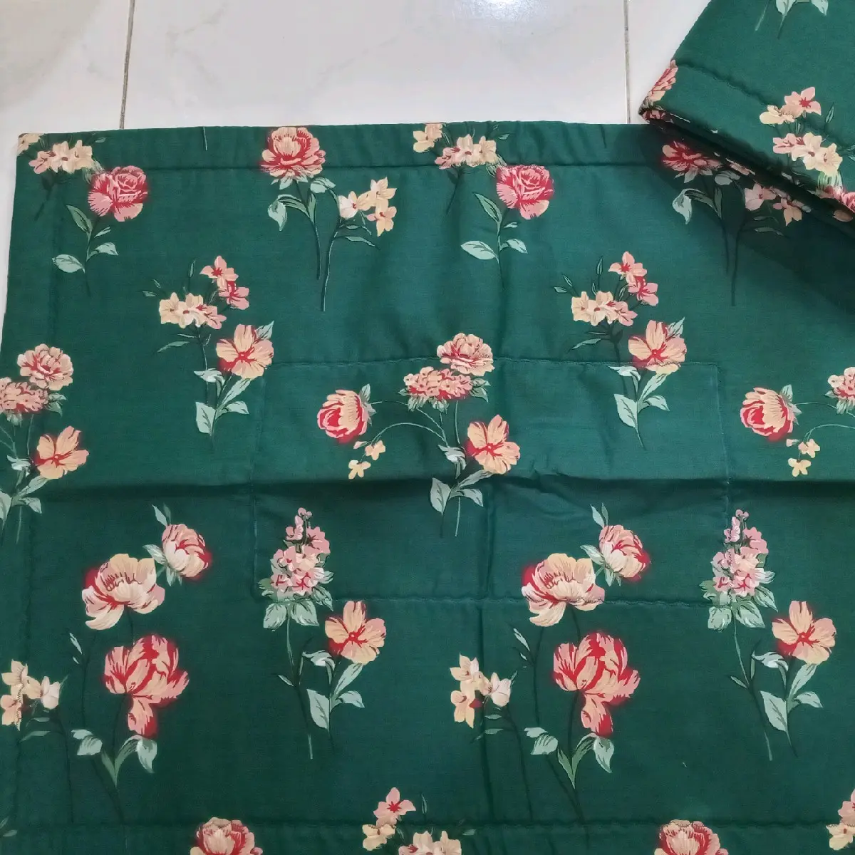 Katun Star Motif Bunga Mawar Hijau Botol - Kain Berkualitas Tinggi