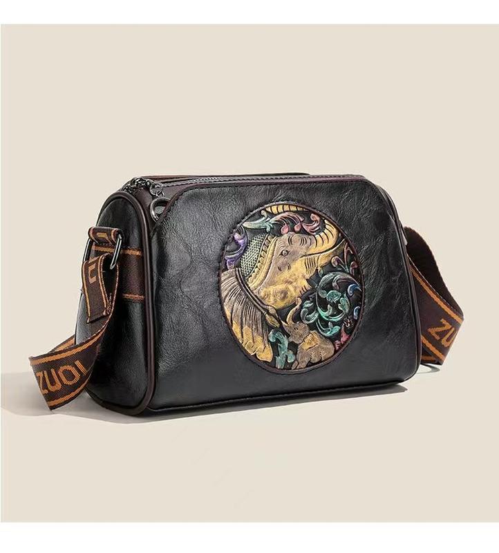 Túi Da Thật Phong Cách Dân Tộc Cổ Điển SS24, Túi Nhỏ Xu Hướng Mới 2025, Dành Cho Nữ, Thích Hợp Cho Mùa Thu Và Mùa Đông, Túi Gối Dễ Phối Đồ Túi Đeo Chéo Đeo Một Bên Vai, Thời Trang Bag2025