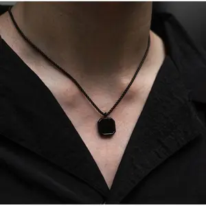 KALUNG PERSEGI GEOMETRIS BARU UNTUK PRIA KALUNG LIONTIN PERSEGI BATU ALAM HITAM PUNK