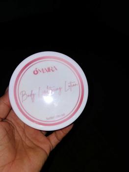Product Review of Omaira Lightening Lotion with 5% niacinamide + Sunscreen Agent | Membantu Mencerahkan Kulit Tubuh | Membantu melindungi dari paparan sinar UV | Membantu Melembabkan Kulit Tubuh | Membantu menyamarkan Bekas luka (BPOM dan HALAL) from A**N 1