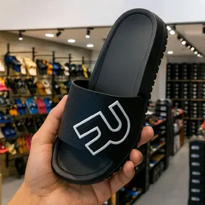 Sandal Pria Wanita Casual Nyaman dengan Desain Logo-R Besar Bahan Lembut untuk Keseharian Anda Cocok untuk Pria dan Wanita