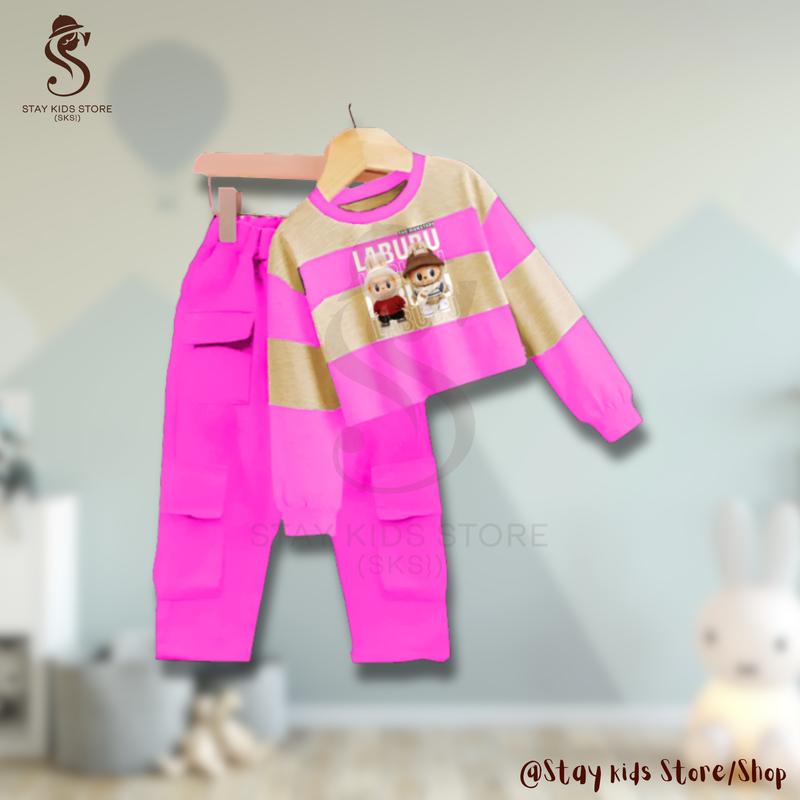 Baju Labubu Anak Perempuan 3-12 Tahun Viral 2025, Kaos oblong salur Bahan BabyTerry, Nyaman dan Gaya untuk Aktivitas Sehari-hari | Stelan baju anak viral | Pakaian anak lucu motif bergaris kekinian | Fashion anak trendy | Otfit labubu celana cargo modis 5