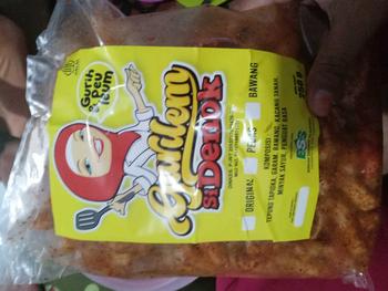 Product Review of Paket Gurilem & Kerupuk Mangkok Pedas isi 500 gram Food Snacks from m**h n**a 1