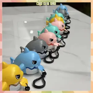 Hadiah Ramadhan Tarik Benang Biru Merah Muda Abu-Ab Gigi Hiu Kecil Kartun Membawa Liontin Mengirim Teman-Teman Mainan Lucu Aksesori Gantungan Kunci Tas Sekolah Pasangan Liontin Kreatif Mainan Anak Boneka Toys Keychain Rantai Hiasan Miniatur Putih