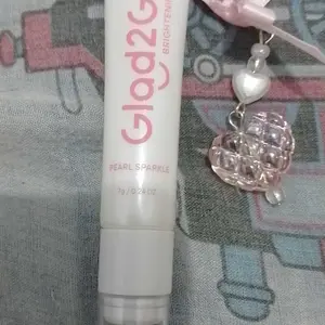 [New Shade] Glad2Glow Brightening Lip Serum - BERRY SODA SHADE READY STOCK!!! VC-IP Vitamin E 3in1  Lip Serum Treatment  Melembabkan Mencerahkan Bibir Gelap Lip Tint Warna Natural Glowing Tahan Lama Buildable Natural Lip Color Care G2G