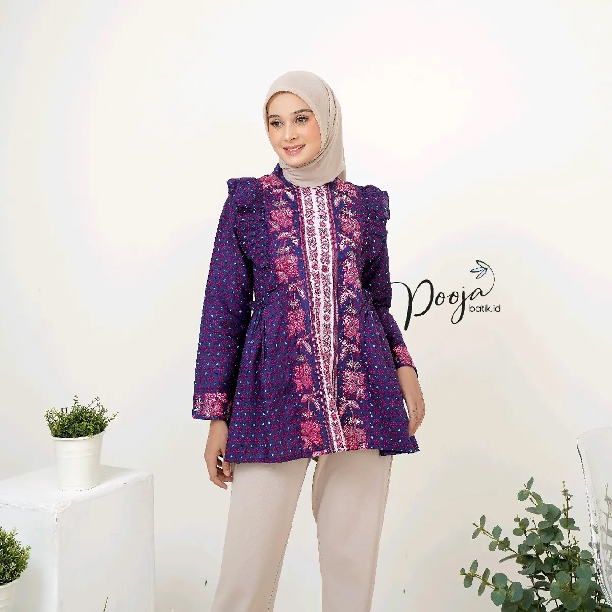 SAKURA NAVY BLOUS BATIK KANTOR BATIK KERJA BUSANA WANITA BATIK CANTIK BAJU BATIK