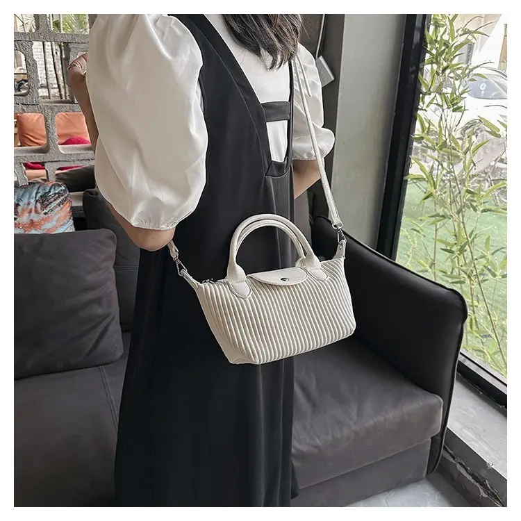 Super Fire Wrinkle Large Capacity Tote Bag 2024 Popular Commuter Handbag Fashion Versatile One Shoulder Large Bag
