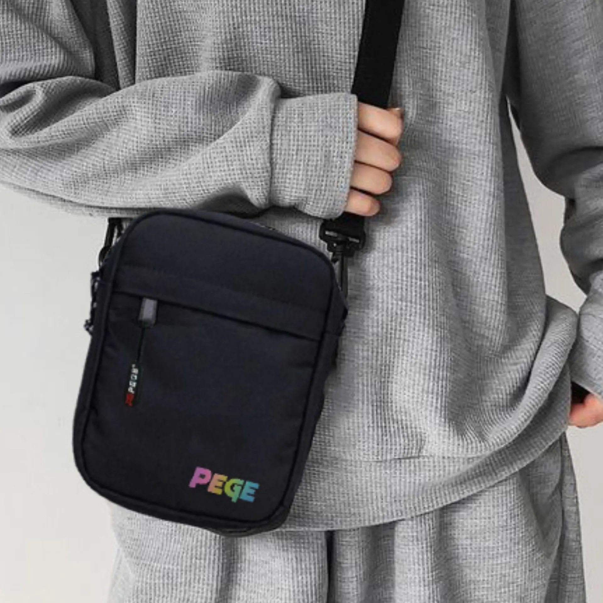 Tas Selempang Keren Korea Style PEGE Slingbag Kasual Simpel Model Polos Hitam - PG 8912