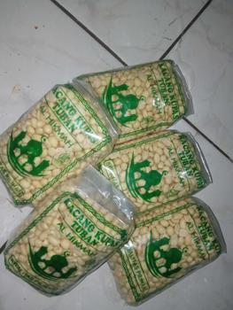 Product Review of 5 bungkus Kacang Kupas Asli Tuban 250g x 5 Bungkus - Total Berat 1,250g - Goreng, Food, Mete, Kering, Snack, Cemilan Bawang Makanan Camilan Mede from l**i a** 0