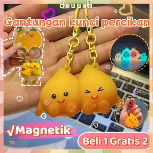 Beli 1 Gratis 2 Pcs Fire Elf Gantungan Kunci Couple Charmander & Liontin Tas Sekolah-Pasangan Magnet Lucu Couple Keychain Boneka Hadiah School Bag Pendant Putih Hitam
