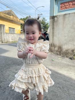 Product Review of [Baobao kids] VÁY CỔ SEN CHẤM BI XẾP TẦNG CỔ THÁO RỜI CHO BÉ GÁI -M266 from V**1 2