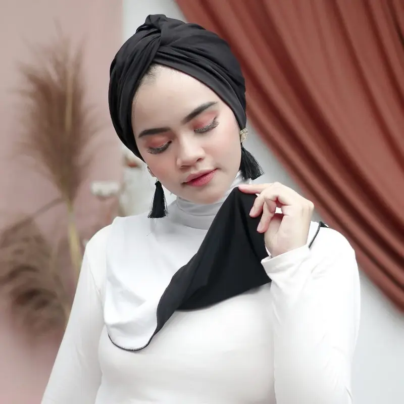 Manset Leher Premium Winonamodest - CAROLE TURTLENECK COLLAR. Penutup leher dua warna Elegan yang bisa dipakai bolak-balik. 6