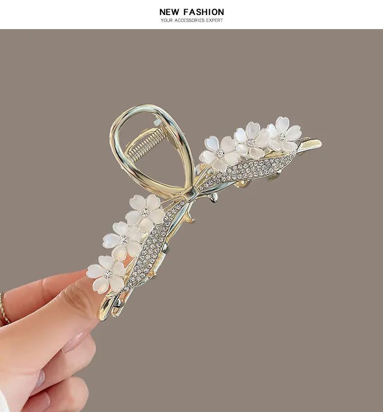 Product Introduction of Kẹp Tóc Hoa Kim Loại, Phong Cách Sang Trọng Và Ngọt Ngào Nhìn, Dành Cho Nữ, Kẹp Cá Mập Lớn, Phụ Kiện Tóc, Bó Hoa Kẹp Tóc, Thiết Kế Tươi Mới, 0