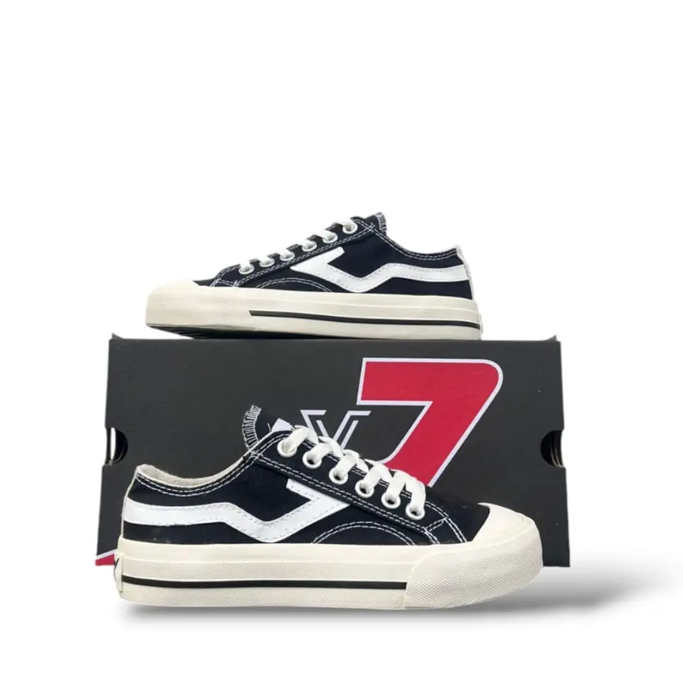 Sepatu Sneakers MAXVORENT Kekinian Terlaris untuk Pria dan Wanita - Model Lace Up dengan Tipe Pengencang Renda - Shoes sneakers  cowok talisepatu sepatu  lokal hi Casual Black Kasual Hitam Snekers Putih