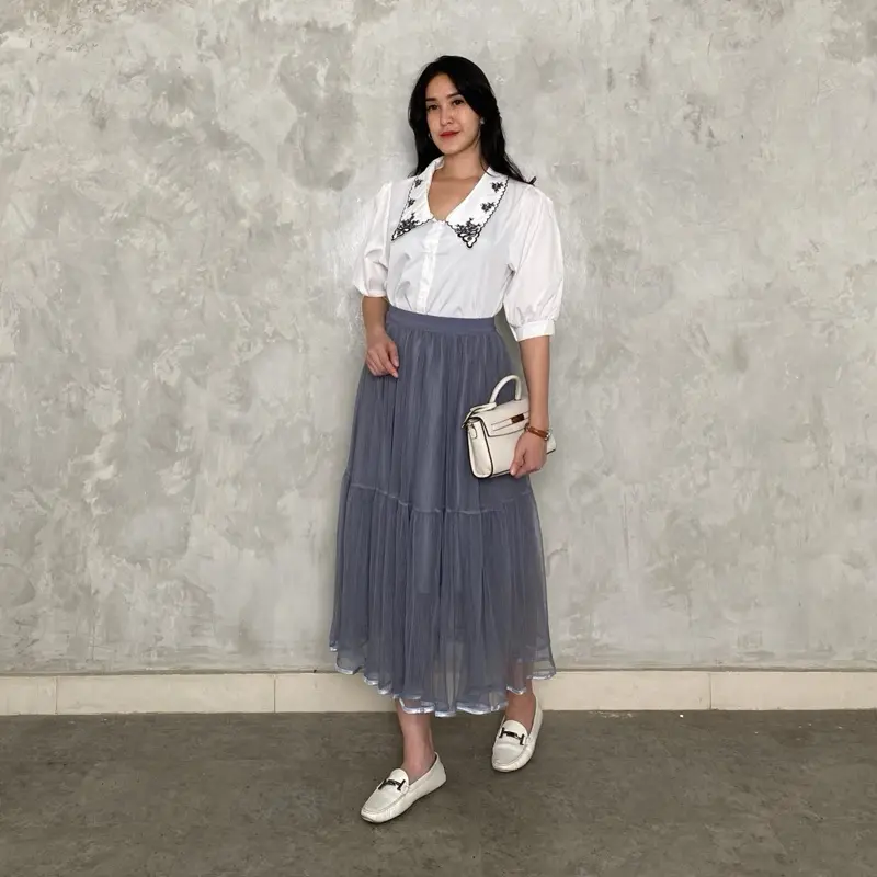 Hikari Top (Best Selling Top DearSista) Atasan Wanita Korean Style Hitam Stylish Kekinian Imut Lengan Pendek Baju Bordir Casual Kancing Street Style White Katun Kerah Nyaman Panjang Polyester Putih High Simple Cantik Tangan 6