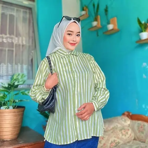 Kemeja Wanita Motif Silang Belakang Stripe Garis Salur Bahan Polly Rayon 7