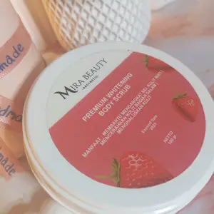 Body scrub Mira Beauty lulur pemutih