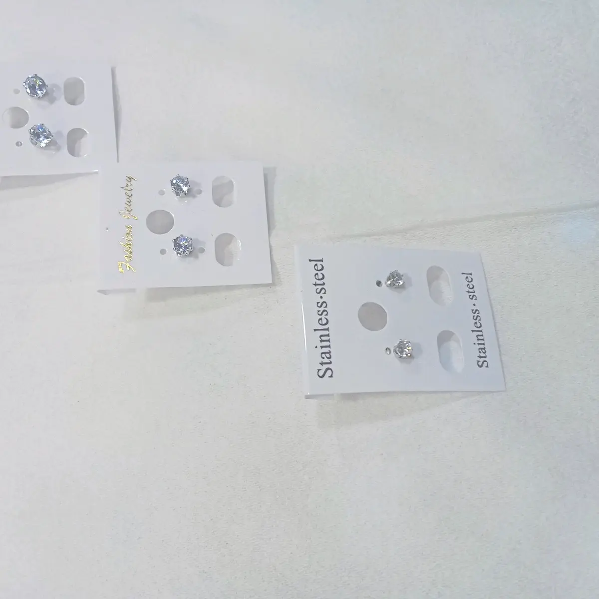 1pasang (2biji) anting tusuk silver mata putih stainless steel