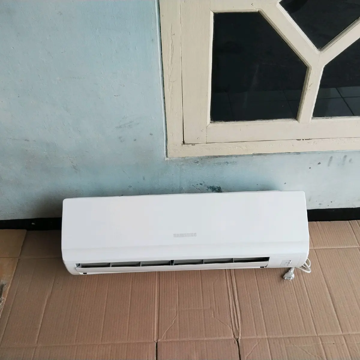 Kipas Angin AC Remote 1,5PK Model Terbaru