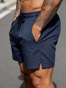 Shorts deportivos para correr para hombre, 95% poliéster 5% spandex, color sólido, estiramiento ligero, detalle de bolsillos, tela tejida, shorts de gimnasio de verano