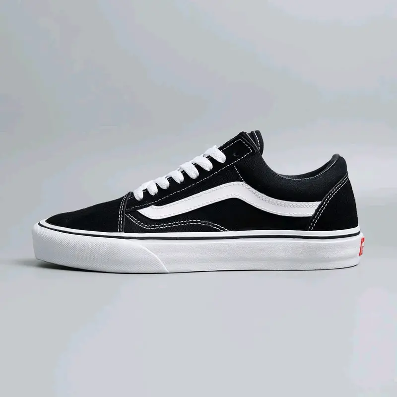 SEPATU SNEAKERS OLD SKOOL KLASIK BLACK WHITE SEPATU SEKOLAH PRIA DAN WANITA 1