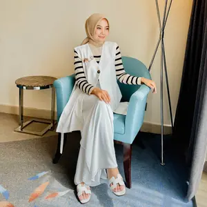 Bynissa-Luisa Vest-Atasan-Outer-Cardigan-Vest-Luaran-Ootd hijab-Wool-Nyaman-Wisuda-Hangout-Travelling-Casual-Elegant-Simple-Santai-Remaja-Wanita Rompi Panjang