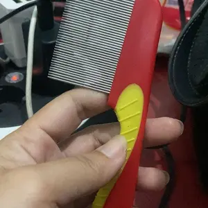 KIOS SERBA - Sisir Serit Kutu Ketombe Gagang Besi Kuat Warna Warni